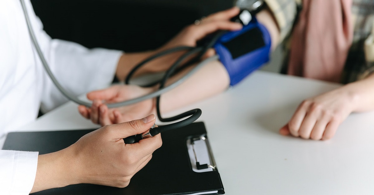 how to check blood pressure from home
